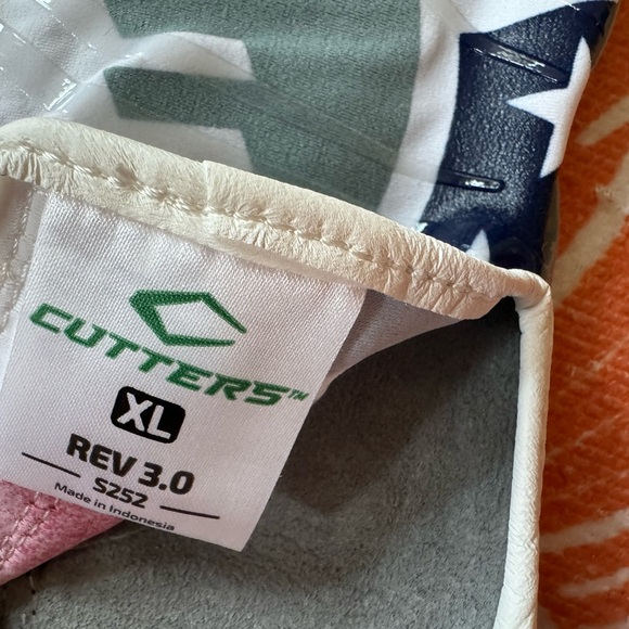 AAF Cutters Football Gloves (XL) - Picture 4 of 12